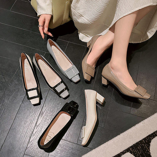 RV方头漆皮同色方扣单鞋女粗跟