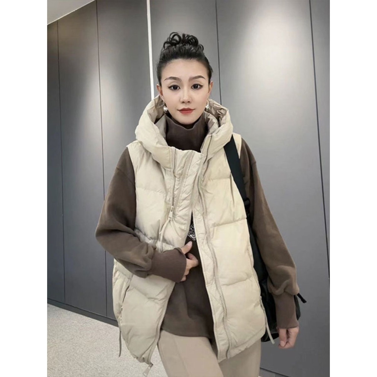雪中飞高级感羽绒马甲女款2025秋冬新款爆款休闲气质90白鸭绒外穿