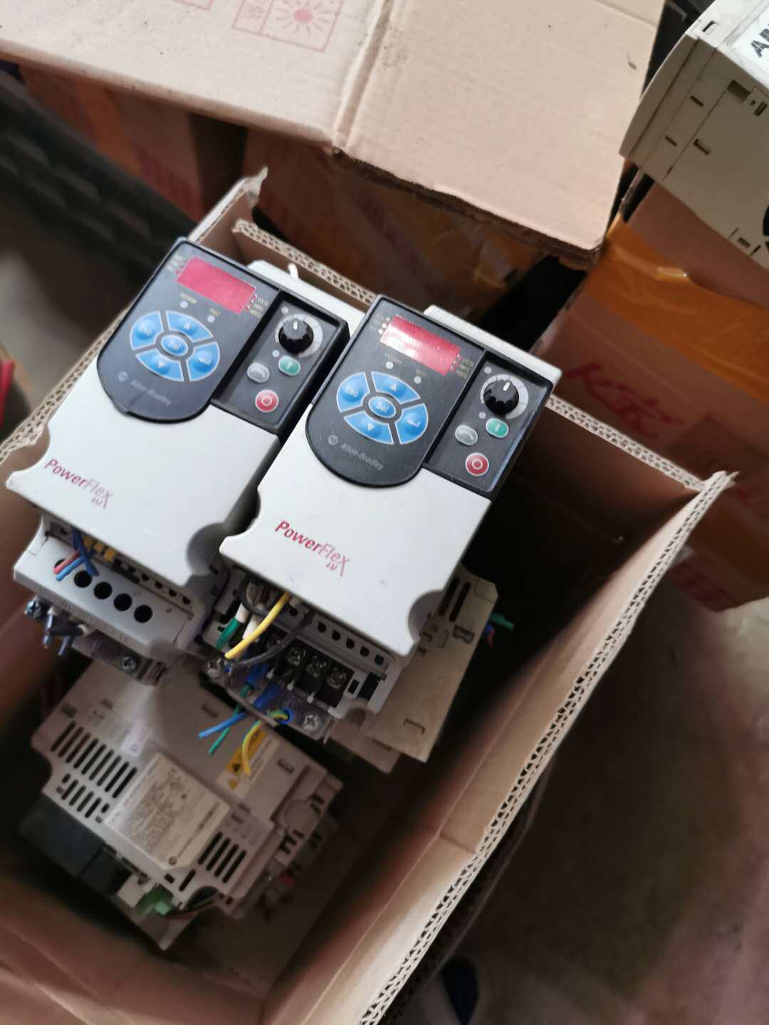 ab罗克韦尔变频器22f-d1p5n103 series a 0.4kw 220v实物图包好