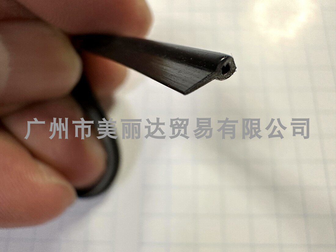PE材质黑色车缝骨T骨塑胶骨条