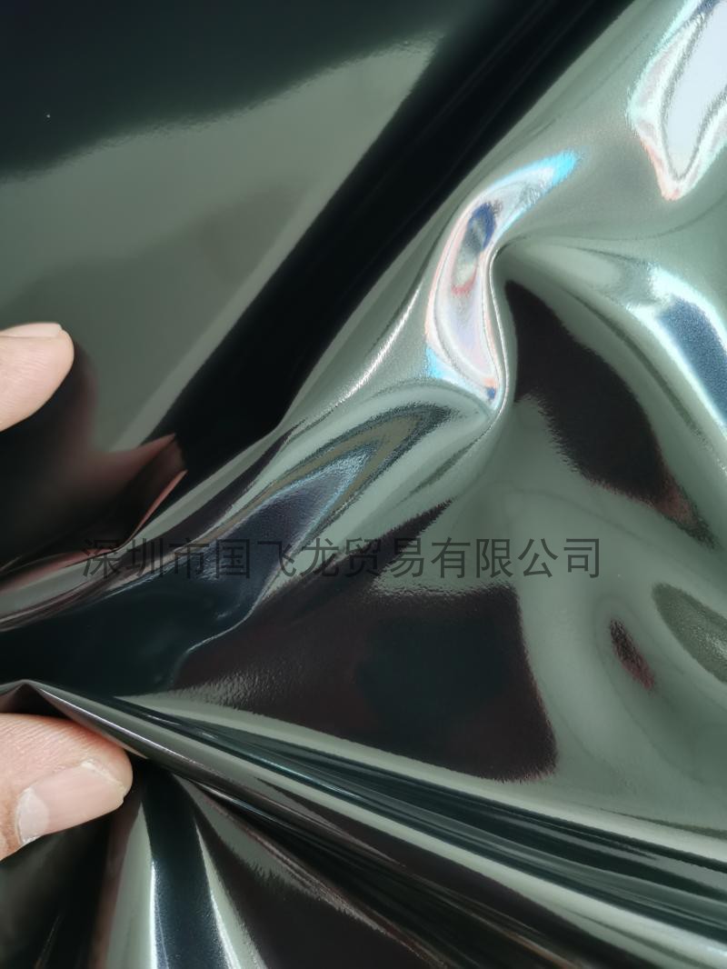 柔软光滑黑色白色不透明PVC薄膜