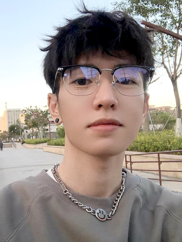 แว่นตาครึ่งกรอบสำหรับผู้ชาย สายตาสั้นอินเทรนด์ สามารถจับคู่กับตาสวะอ่อนโยน กรอบแว่นตาแบนป้องกันแสงสีฟ้าแบรนด์อินเทรนด์