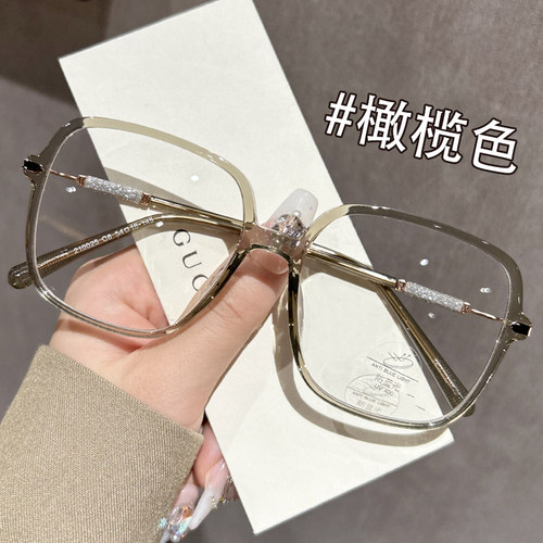 显白橄榄色素颜神器女