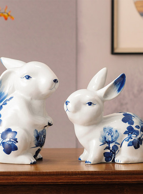 手绘青花陶瓷对兔本命年送礼优选乔迁礼品玄关酒柜装饰工艺品桌面
