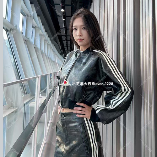 adidas三叶草蛇纹设计休闲夹克