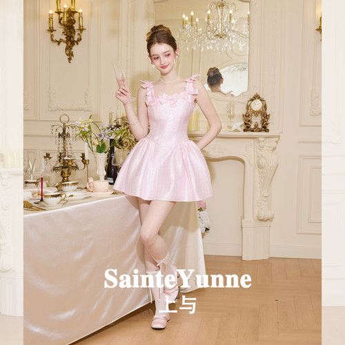 SainteYunne上与【多巴胺灵动】春夏显瘦方领蝴蝶结连衣裙LQ916