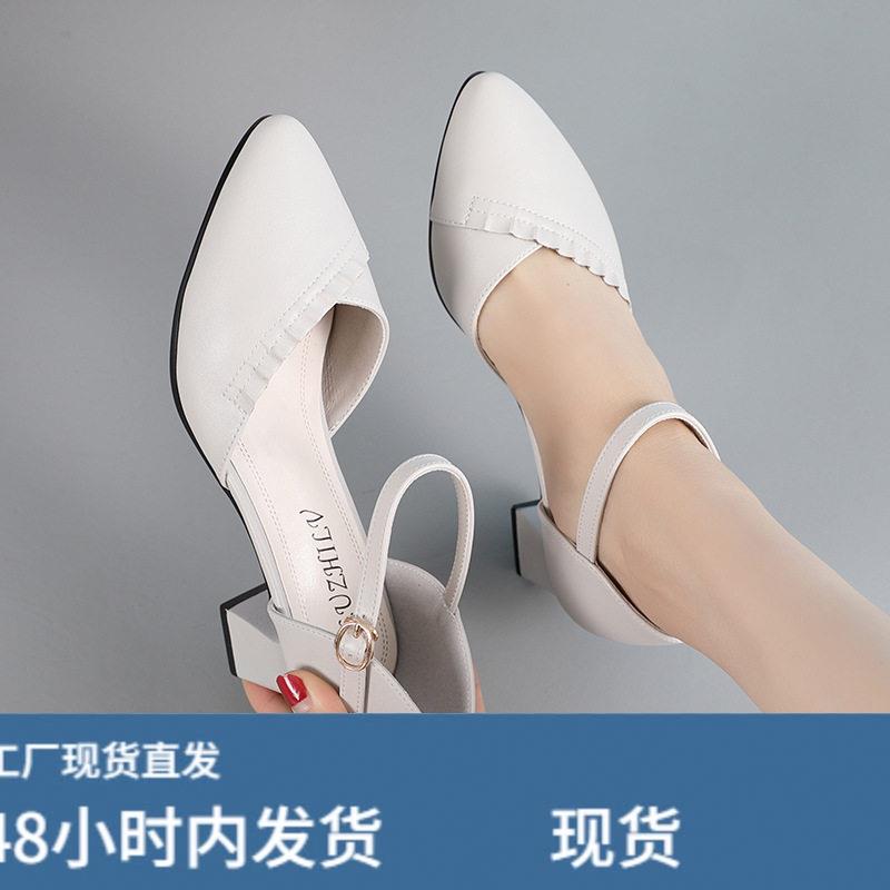 2026年春夏新款一字扣中跟中空单鞋中年粗跟包跟半包头软皮女凉鞋图片