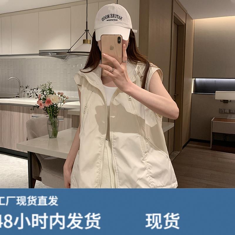休闲连帽冲锋衣马甲外套女夏季薄款外穿新款户外运动马夹无袖背心图片