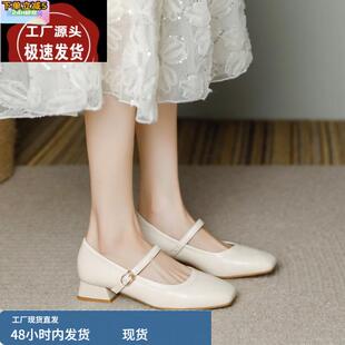 配旗袍的鞋子女开春小单鞋一字带平底通勤工作米色玛丽珍鞋伴娘鞋