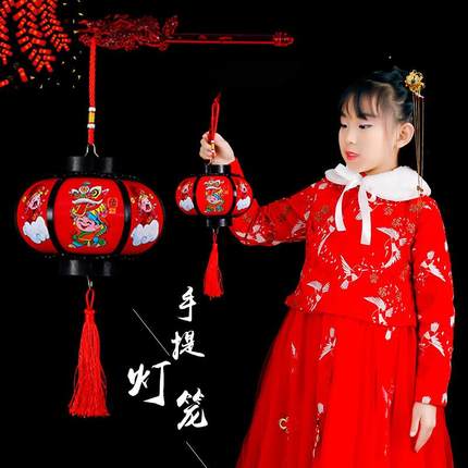 新年装饰花灯中式儿童手提LED发光音乐小红宫灯春节新年布置用品