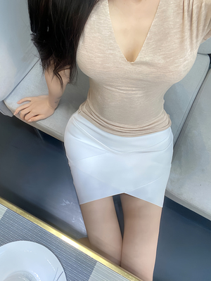 尤可【性感女主播】包臀显瘦半身裙绷带裙弹力开叉辣妹高腰短裙