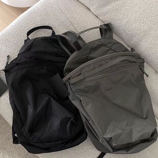 鱼买买 轻量双肩包 男女款休闲运动舒适轻便背包 黑色/绿色