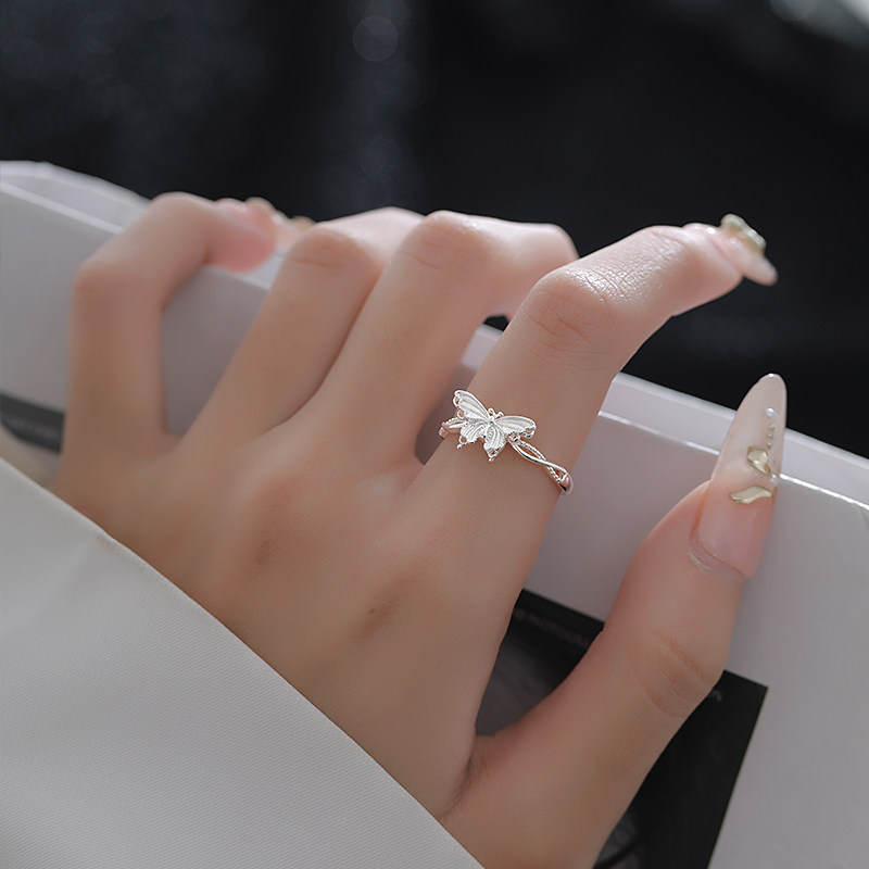 999足银蝶络精致灵动蝴蝶戒指