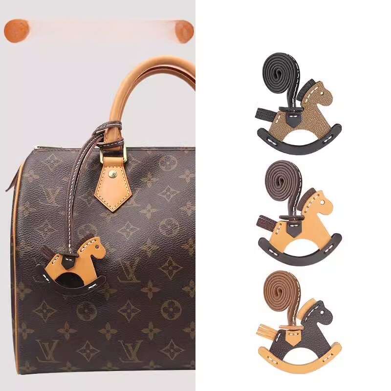 LV&GEDETE 包包挂件小木马公仔挂饰摇摇马高级感钥匙扣个性车挂饰