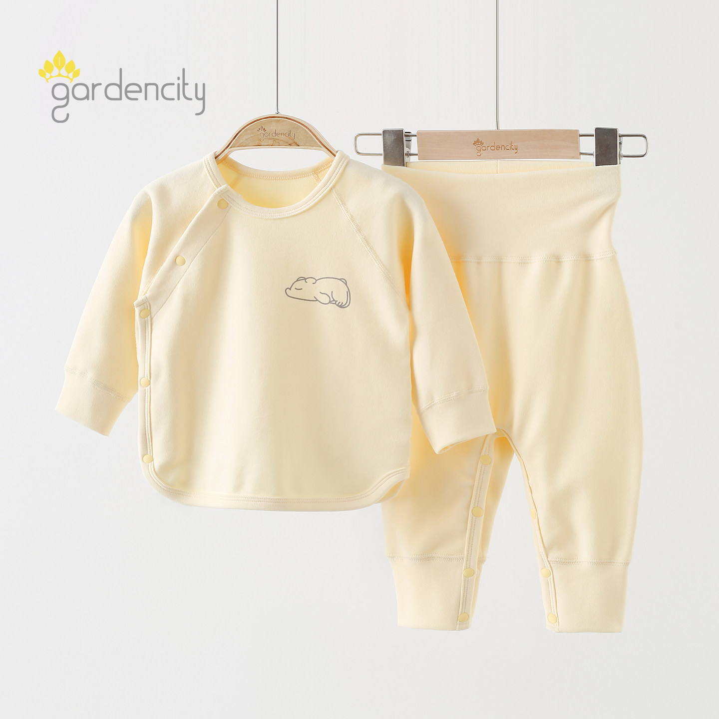 婴儿家居服套装秋冬舒绒棉小月龄男女宝宝按扣偏开上衣高腰免脱裤