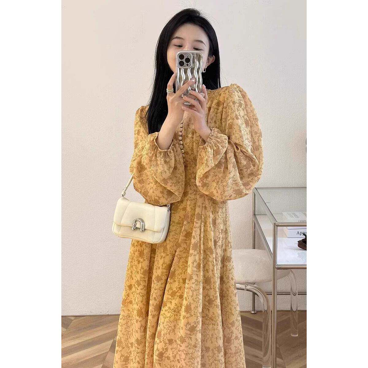 欧洲站新款法式覆古温柔甜美高级感旅游度假绝美碎花连衣裙子早春