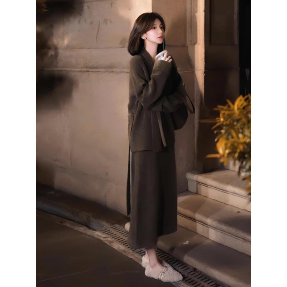 欧洲站秋季穿搭法式独特别致高级感超好看咖色开衫针织连衣裙套装