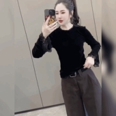 高级感气质圆领T恤女长袖 金丝绒拼接蕾丝喇叭袖 打底衫 黑色上衣潮