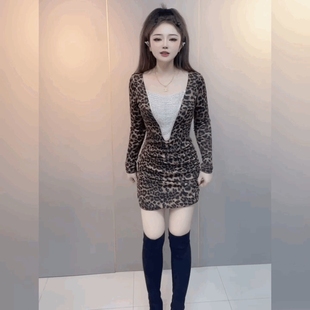 气质辣妹包臀T恤裙修身高级感打底衫中长款豹纹圆领法式性格上衣