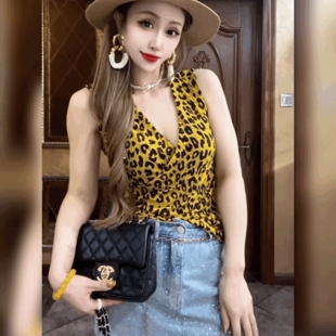 V领豹纹弹力背心小衫女时尚百搭修身内搭外穿T恤坎肩无袖法式上衣