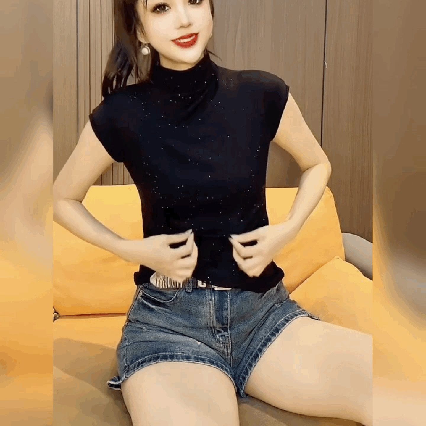 重工烫钻半高领坎肩T恤女图片
