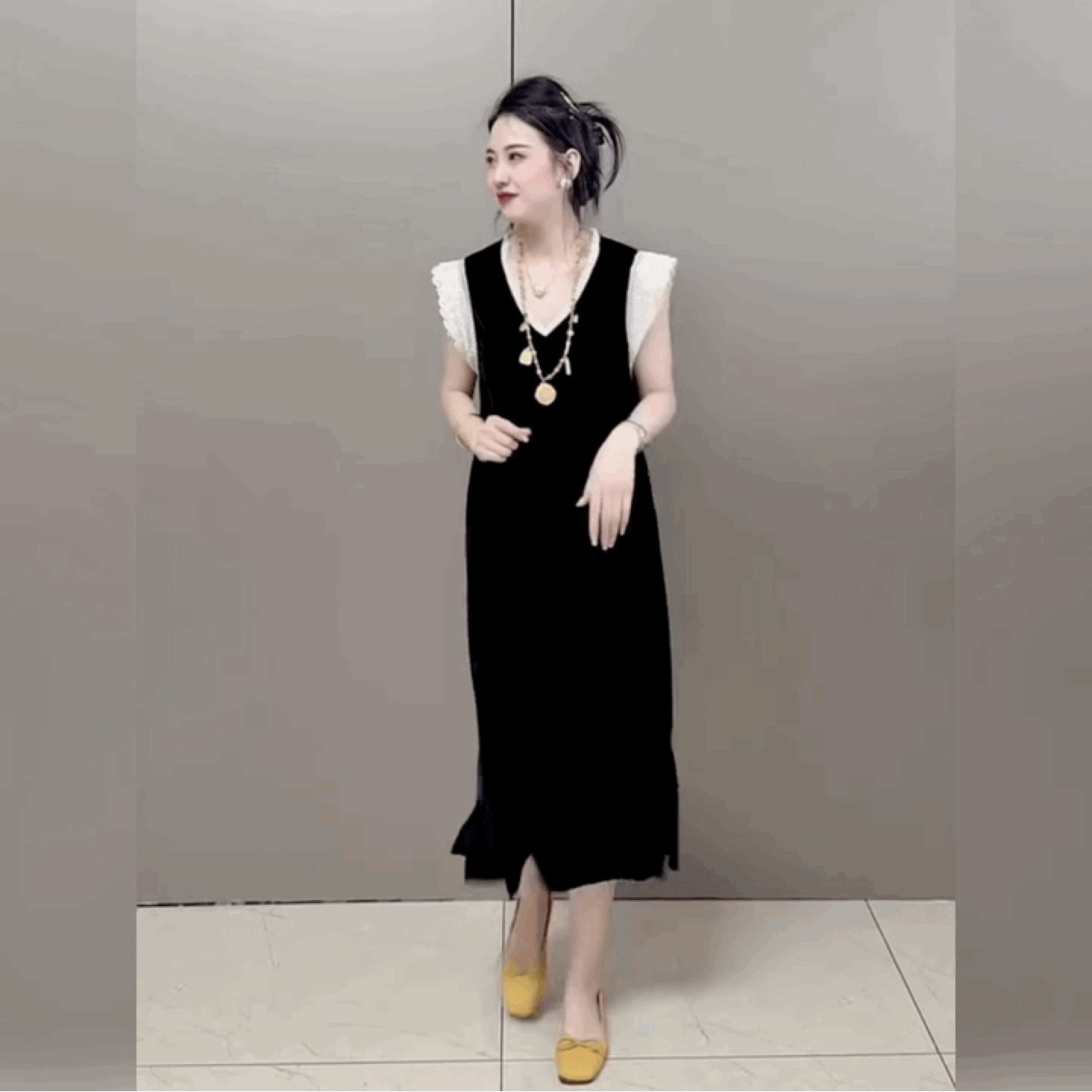 V领蕾丝边拼丝绒连衣裙