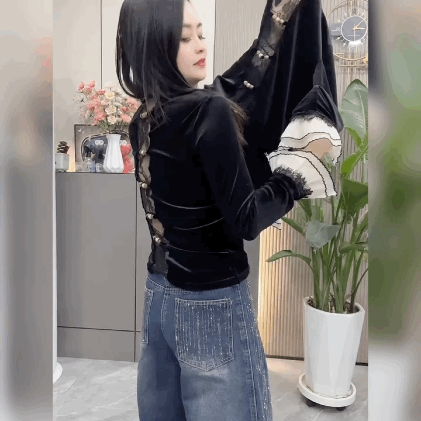 金丝绒拼接雪纺镂空打底衫女时尚性感喇叭袖打底衫修身圆领上衣潮