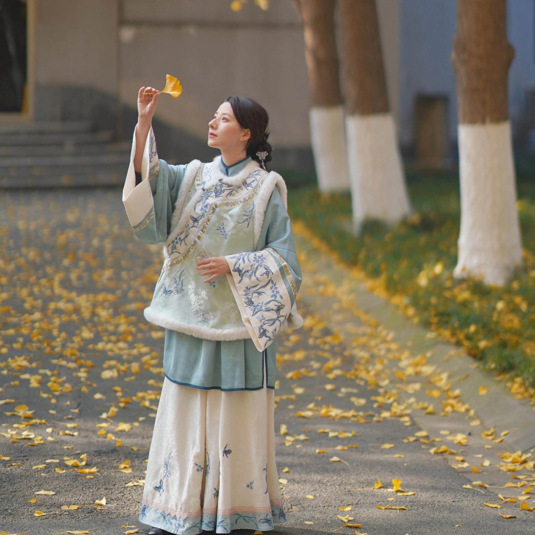 一袭汉服惊艳时光古韵自来