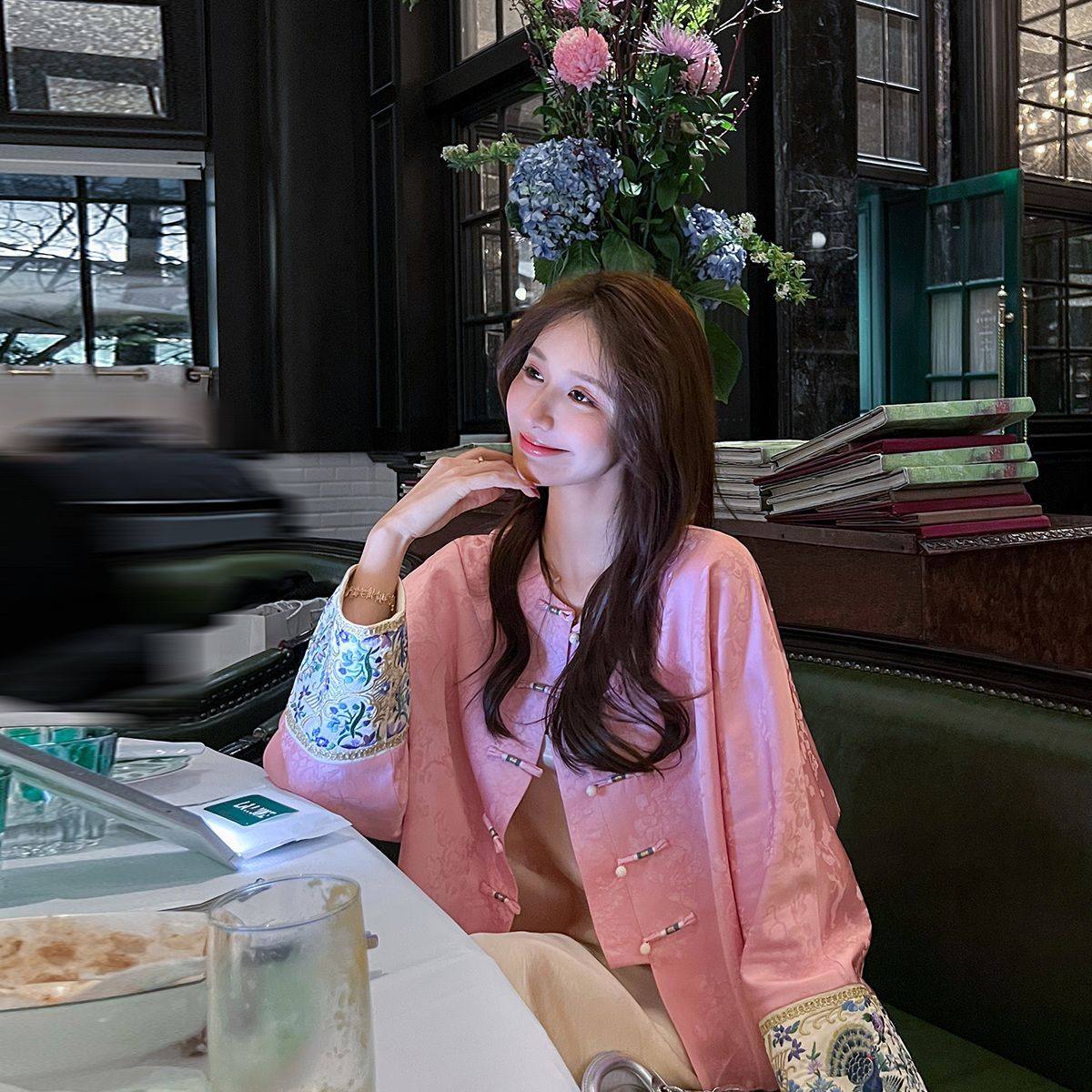 新中式国风名媛缎面短款外套霜烟粉女春秋新款设计感唐装上衣高级,女装/女士精品,短外套,淘宝优惠券,粉丝福利购,淘宝优惠卷