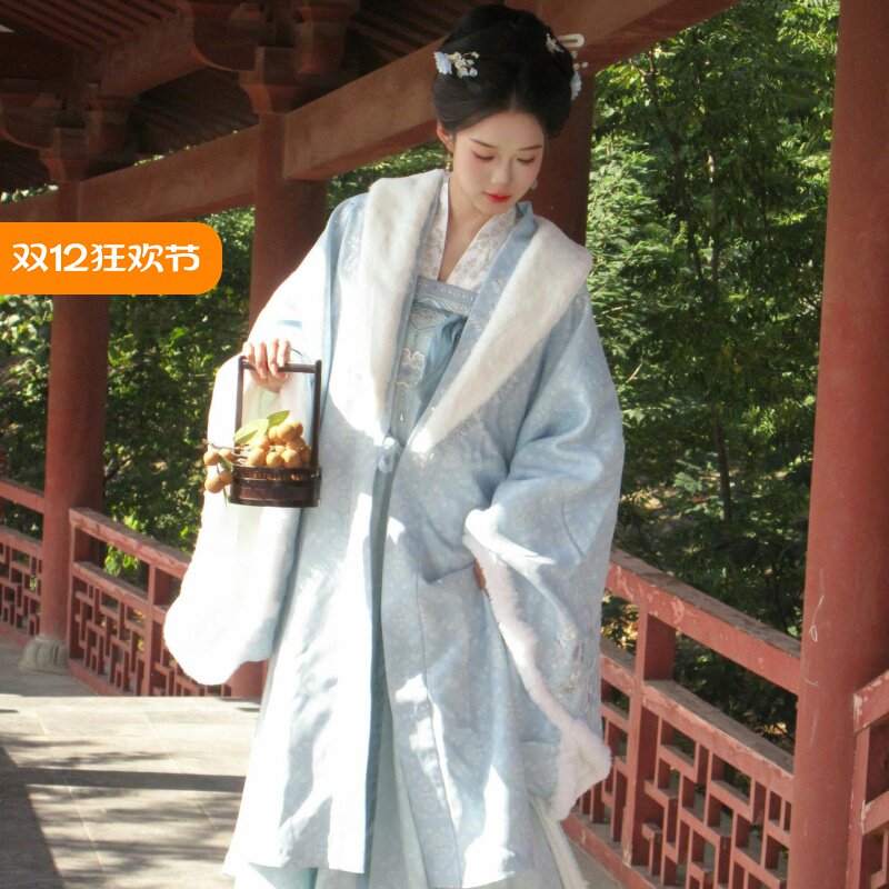 一袭汉服惊艳时光古韵自来