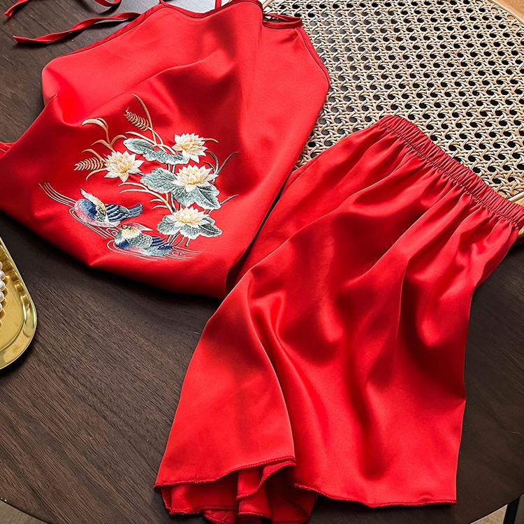 大码肚兜套装冰丝吊带短裤女性古风绣花露背式内衣中国风睡衣