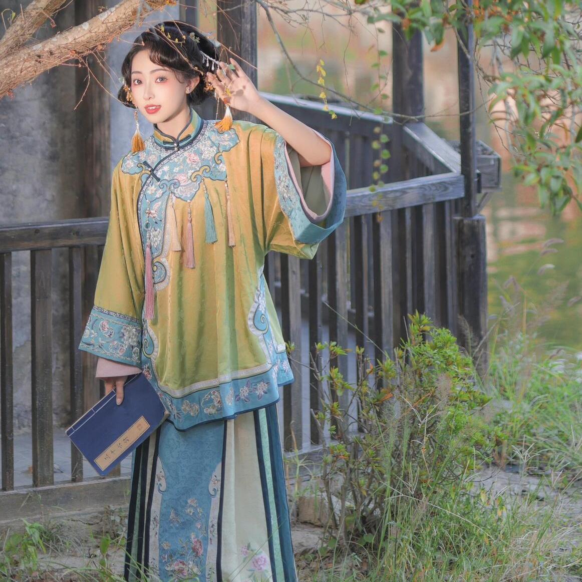 一袭汉服惊艳时光古韵自来