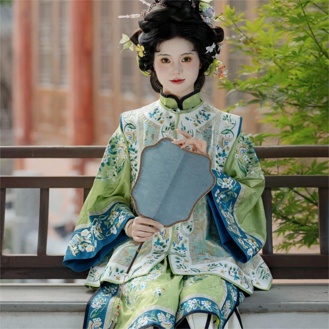 重工刺绣高端中式汉服