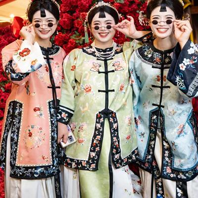 重工印花长衫圆领对襟女格格服