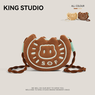 小猫饼干零钱包可爱毛绒单肩斜挎包小众闺蜜女生日礼物新年收纳包