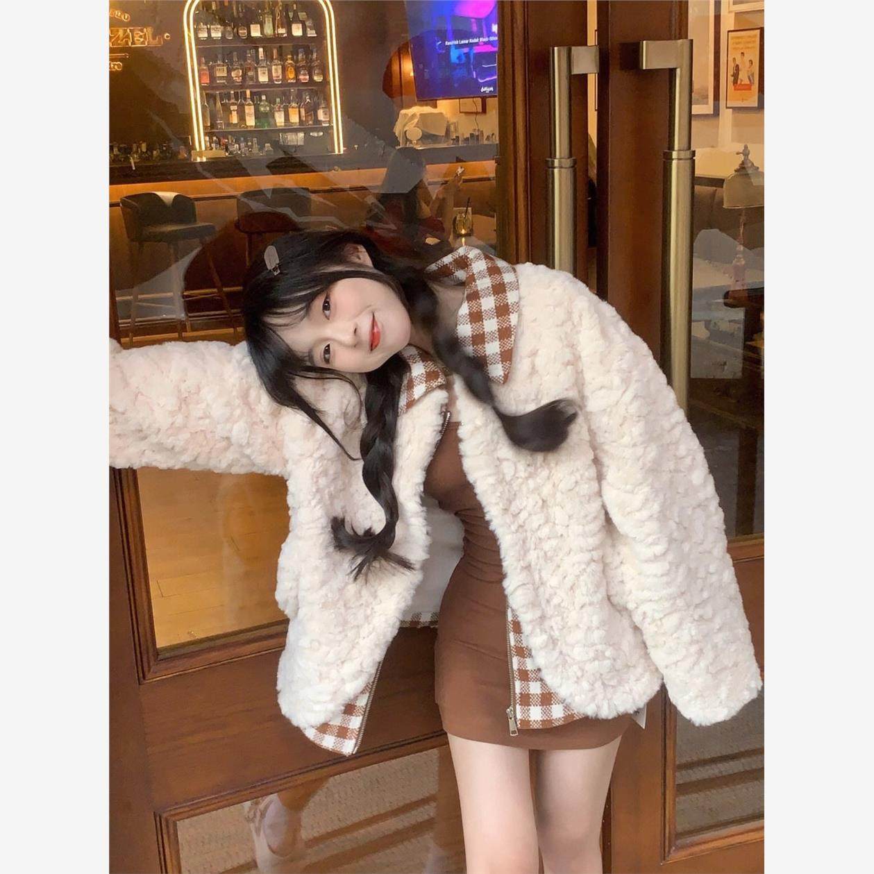 2024秋冬羊羔毛外套女甜美小个子拼接棋盘格环保皮草獭兔毛绒加厚