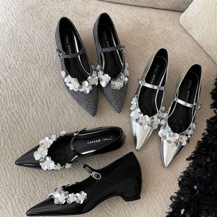 尖头气质内增高亮皮花朵单鞋女