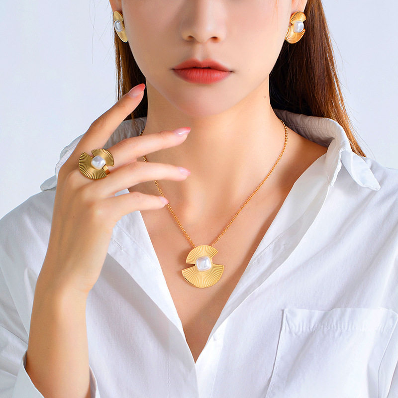 欧美复古扇形珍珠三件套几何个性高级感耳钉戒指套装外贸钛钢饰品