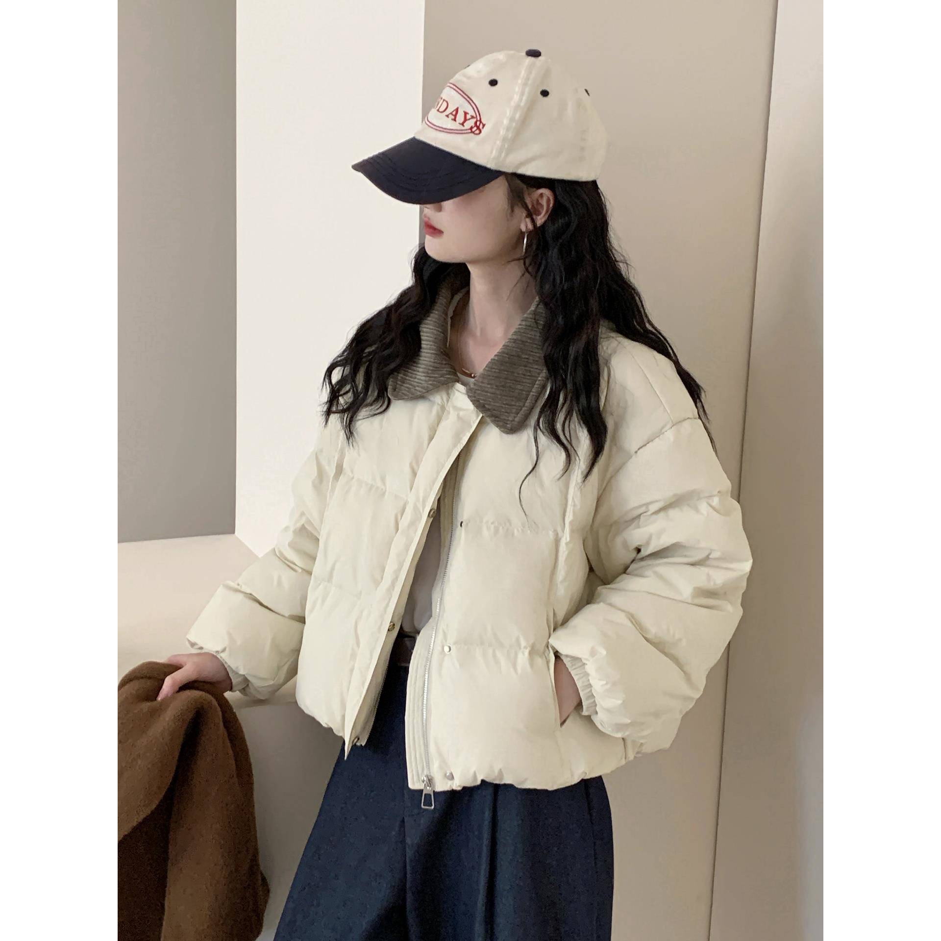 2025年冬季新韩版宽松翻领撞色短款羽绒服女小个子白鸭绒保暖外套