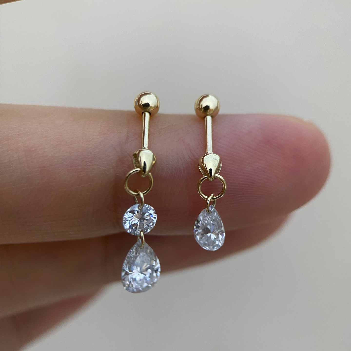 HETAO荷桃激光打孔DE色培育钻石水滴圆形复古18k金彩金耳钉单只