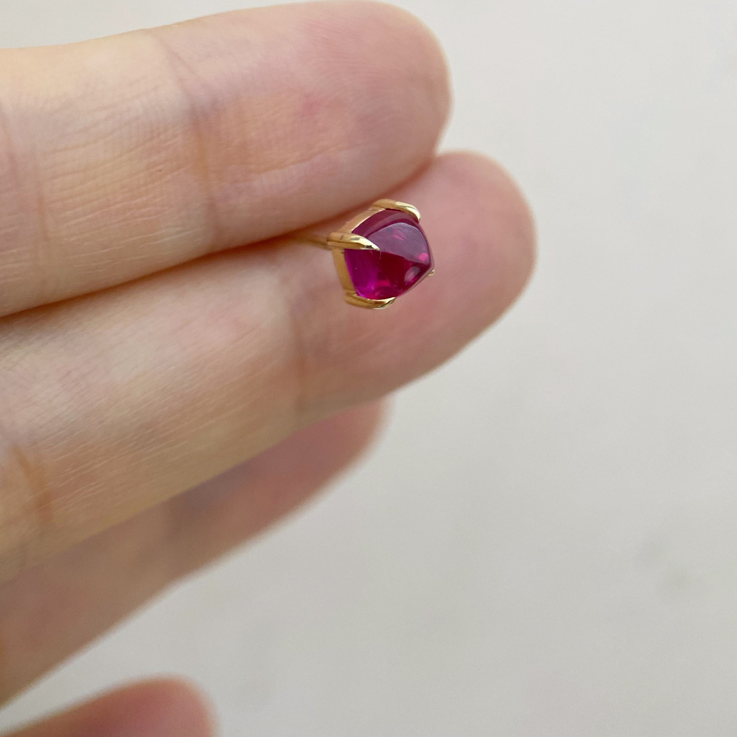 荷桃培育红宝石唐塔18k金耳钉