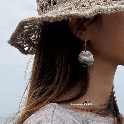 夜白极简天然黑蝶贝耳环