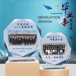 Customized crystal photos as souvenirs for teachers and clas