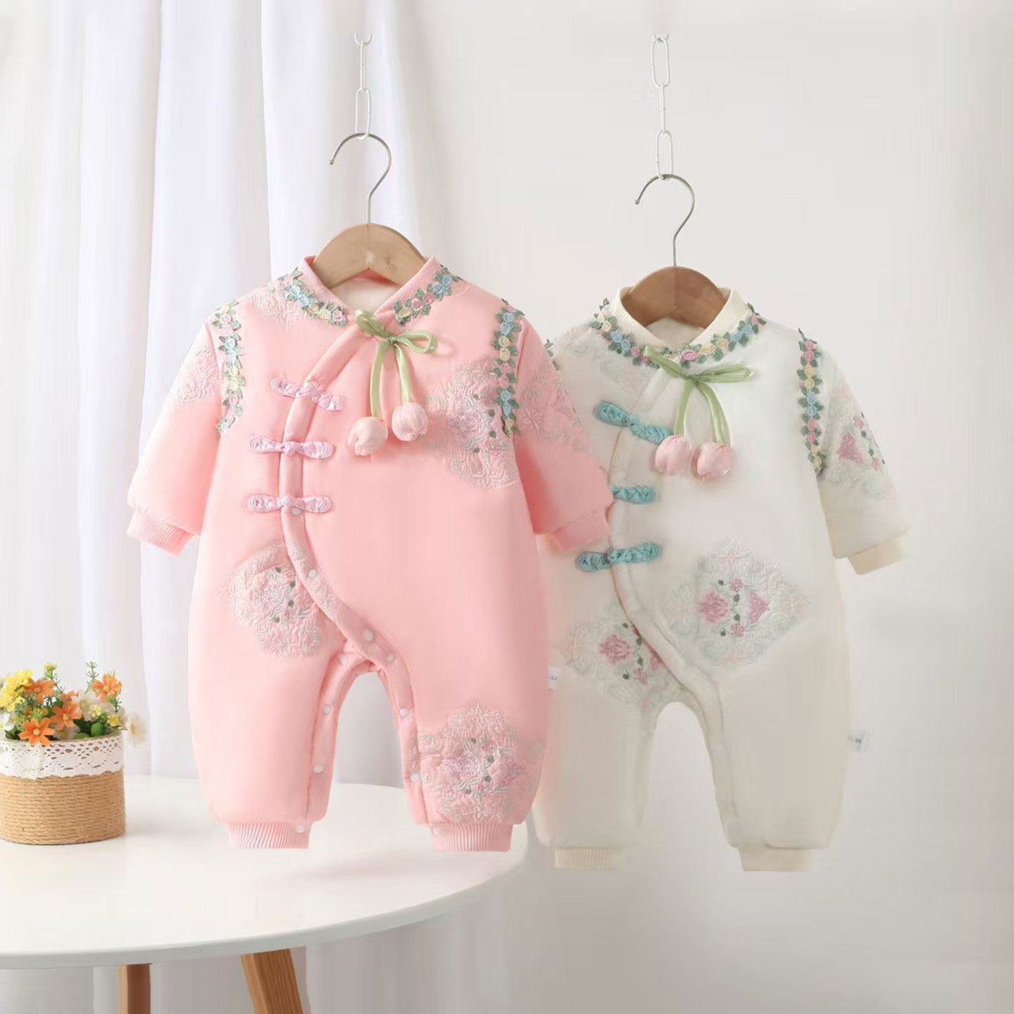 女宝宝秋冬夹棉连体衣外穿