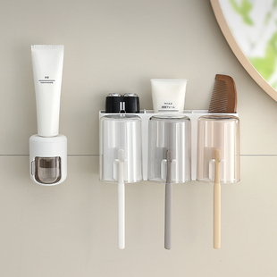 三口之家新款透明刷牙杯子洗漱套装卫生间免打孔壁挂牙刷架置物架