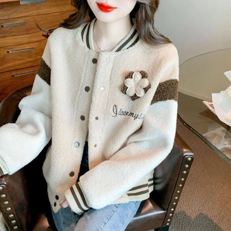 复古拼接仿羊羔绒外套女2024秋冬新款炸街高级感加厚棒球服上衣