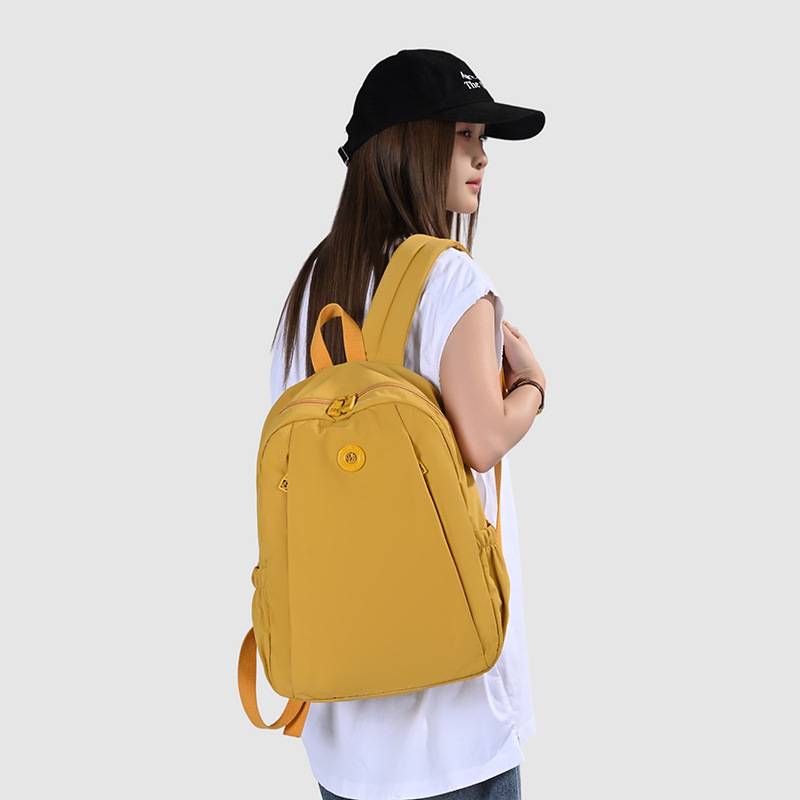 官方正品日系新款清新糖果色双肩背包轻便登山旅游学生大容量休闲