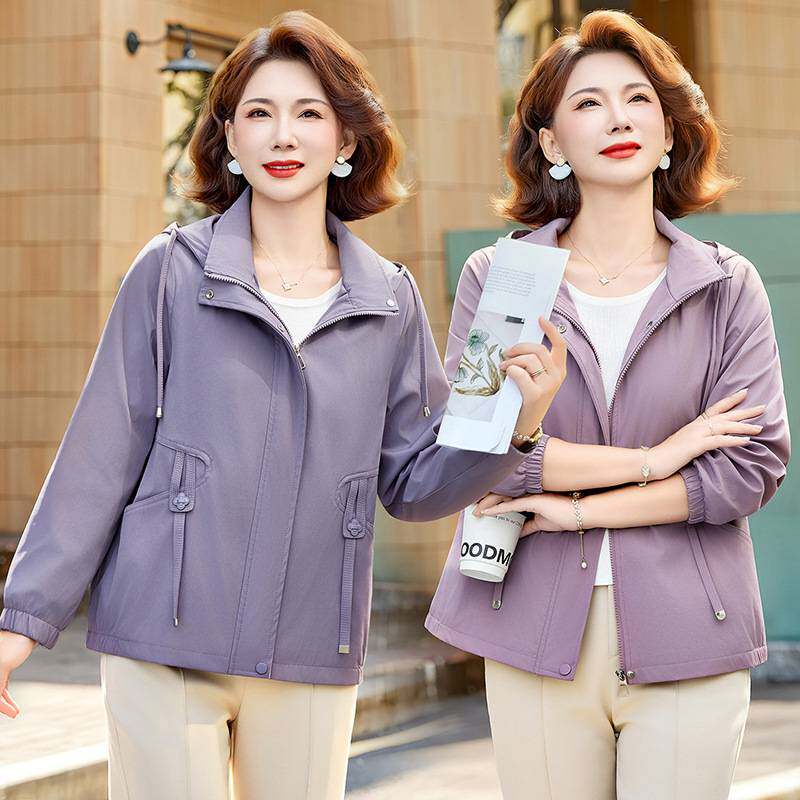 官方正品中年妈妈秋装连帽短外套中老年女装防风衣开衫阔太太宽松