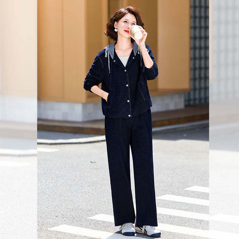 官方正品中年妈妈时尚洋气连帽牛仔衫两件套女2026秋装新款阔太太