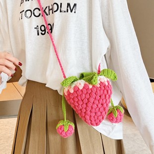 新款毛线钩织草莓包包成品手工编织斜挎包可爱礼物儿童零钱小包包